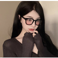 粗框腮紅墨鏡