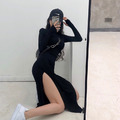 不露的開衩連身長裙