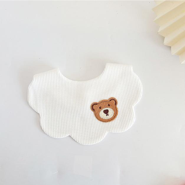 【BW065】韓版刺繡小熊花瓣領口水巾圍兜(白色)