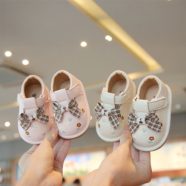 【SH040】格紋刺繡花軟底防滑啾啾學步鞋(2色)