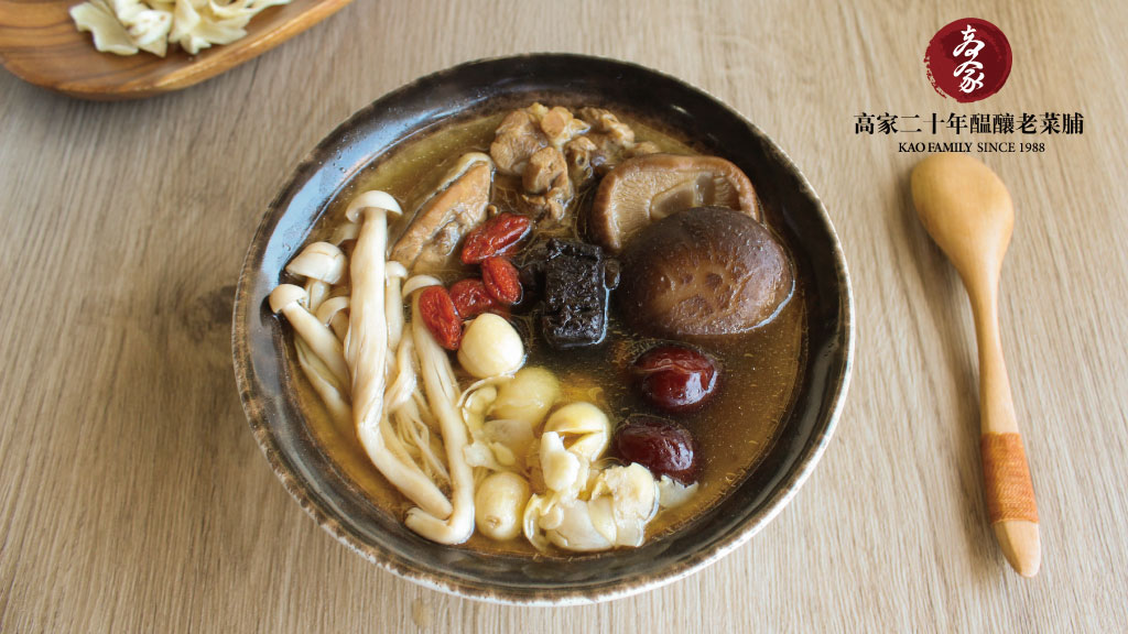 【老菜脯蓮子百合菇菇雞湯】寒露節氣燉湯，白色食物滋陰補氣