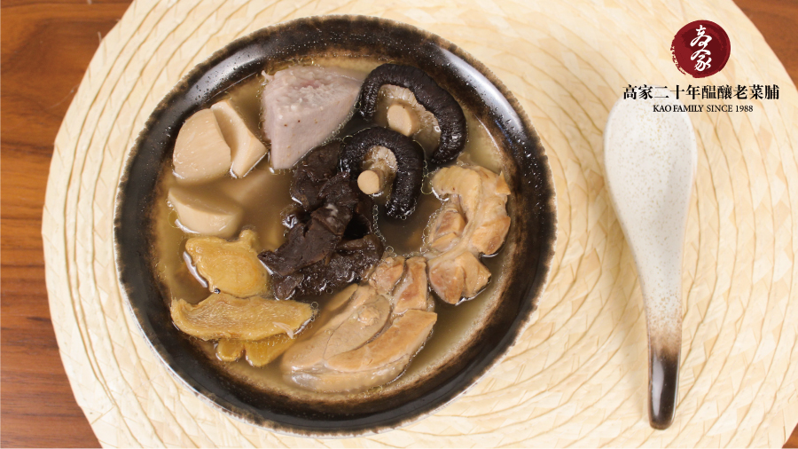 【老菜脯杏鮑菇芋頭雞湯】處暑節氣燉湯，濃濃芋香，湯頭鮮甜，大人小孩都愛喝！