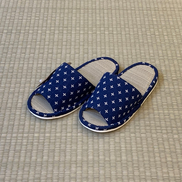 【年末送禮推薦】詩織刺繡藺草拖鞋