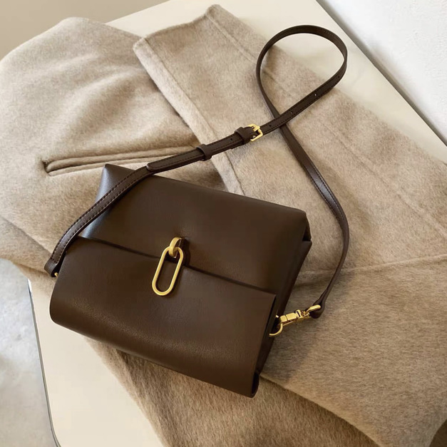 正韓真皮復古銅釦側背包