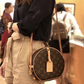 Louis vuitton 經典兩用大圓餅包_6