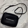 Balenciaga 相機包_1