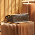 Louis vuitton 復古雙肩帶郵差包_4