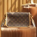 Louis vuitton 復古雙肩帶郵差包_3