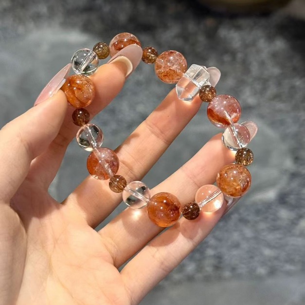 琥珀流光｜黑金超七 &times; 紅膠花 &times; 白水晶手串