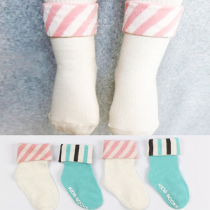 (出清不退換)簡約反折條紋止滑短襪