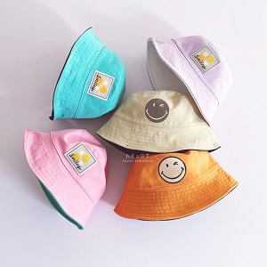 (出清不退換)笑臉刺繡雙面雙色漁夫帽