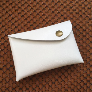 (出清不退換)頭層皮單扣耳機包零錢包