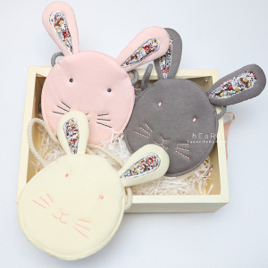 (出清不退換)大臉長耳兔斜背造型小包包