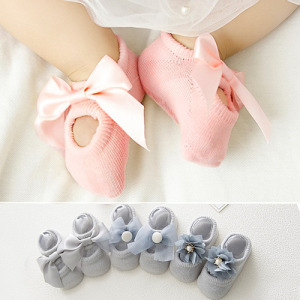 (出清不退換)寶寶攝影鏤空網洞止滑短襪 三雙入