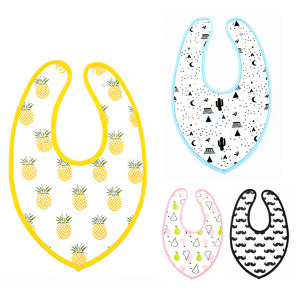 (出清不退換)U型夏日印花三層圍兜口水巾