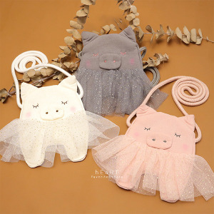 (出清不退換)閉眼小豬造型斜背小包包