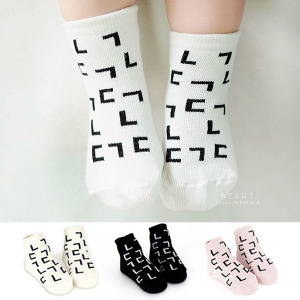 (出清不退換)積木線條幾何止滑短襪