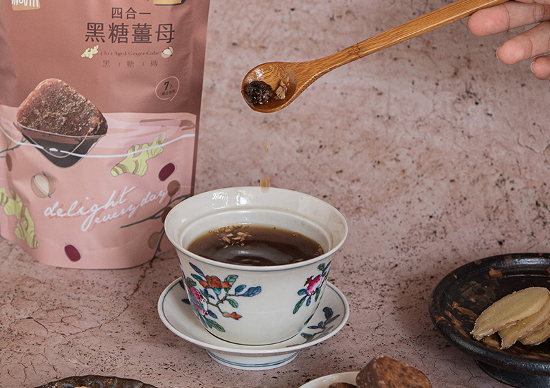 糖鼎黑糖四合一薑茶。營養價值很高的黑糖，加入老薑煮成薑茶，不僅暖身，也適合女生們在生理期時飲用