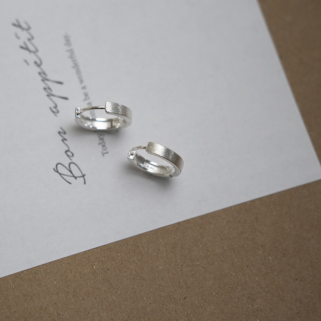 白銀。易扣式-925純銀耳環