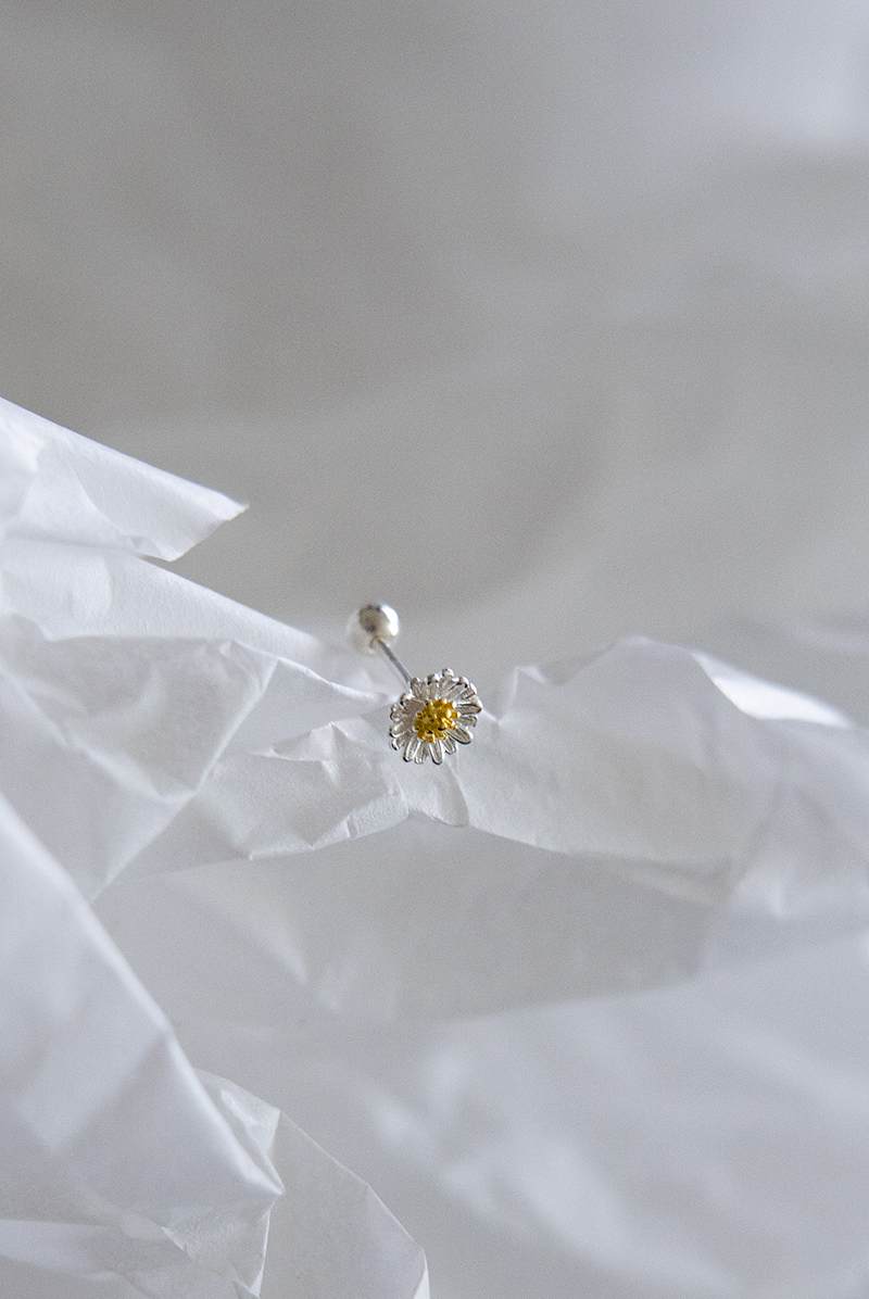 純白-小雛菊-925純銀-鎖式耳環