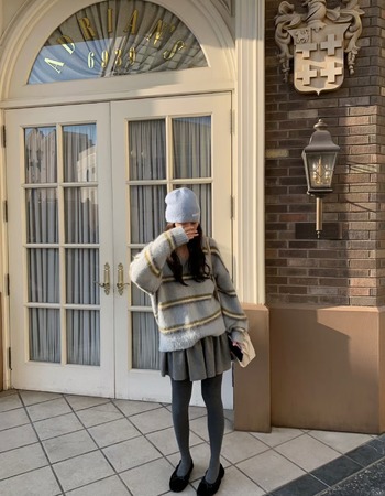 ｜藍 現貨｜ 質感撞色毛料V領針織上衣