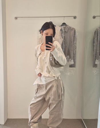 ｜象牙  現貨｜ 優雅波浪排釦罩衫