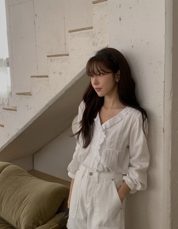 ｜現貨｜  優雅花邊Ｖ領襯衫