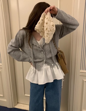 ｜現貨｜  優雅花邊短版針織罩衫