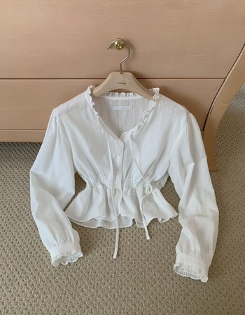 ｜現貨｜  優雅豎紋縮腰花邊上衣