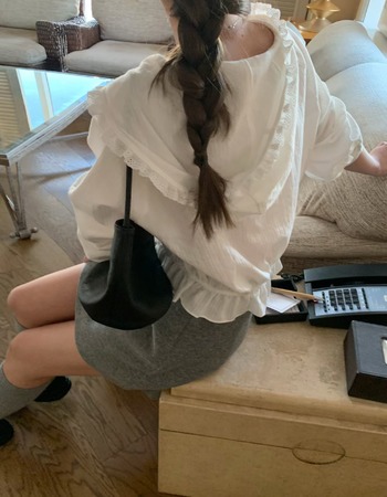 ｜現貨｜  連帽花邊優雅縮腰上衣