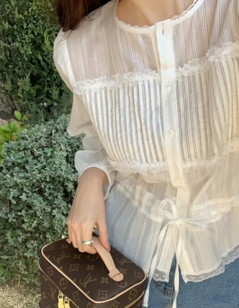 ｜預購｜ 輕薄蕾絲花邊綁帶縮袖上衣