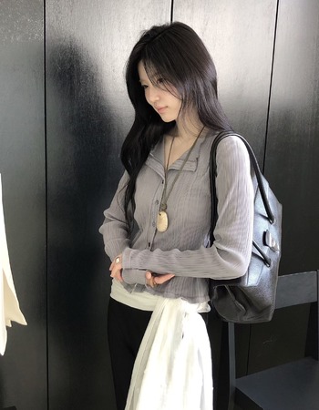 ｜現貨｜  精緻直條壓紋罩衫