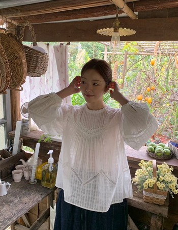 ｜預購｜  輕薄格狀紋理設計上衣