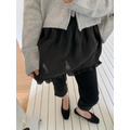｜黑 現貨｜ 優雅微光澤花邊裙擺內搭上衣_6