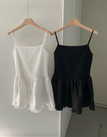 ｜黑 現貨｜  優雅微光澤花邊裙擺內搭上衣