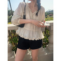 ｜預購｜ 光澤感花邊小裙擺縮袖上衣_2