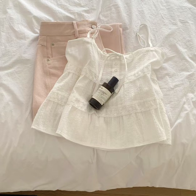 ｜預購｜ 精緻蕾絲綁帶細肩上衣