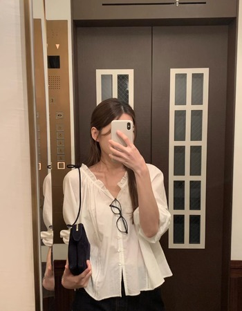 ｜現貨｜  OUNCE花邊V領氣質襯衫