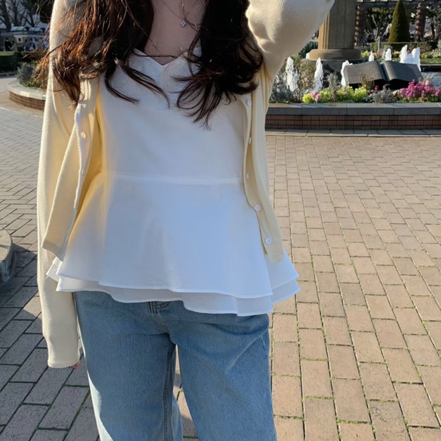 ｜預購｜  優雅心型領內搭細肩上衣