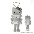 ▲特價【限購】Sanrio 三麗鷗 Hello Kitty 愛心扣環絨毛長腿玩偶吊飾 (銀 灰階黑天使系列)_1