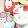 ▲特價【限購】Sanrio 三麗鷗 造型絨毛斜背包 (草莓新聞50週年) Hello Kitty 美樂蒂 大耳狗_1