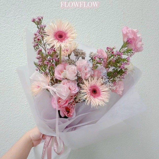 【熱賣款】粉色季節花漾鮮花韓式花束  （不挑款）