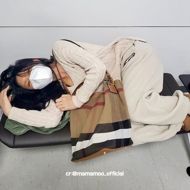 [華莎] BADBLOOD OVAL LOGO FLEECE JOGGER IN SAND 搖粒絨保暖休閒長褲 (沙色)