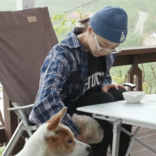 [玟星] CHUCK BOLD ARCH LOGO T-SHIRT 黑色LOGO印花短袖T恤