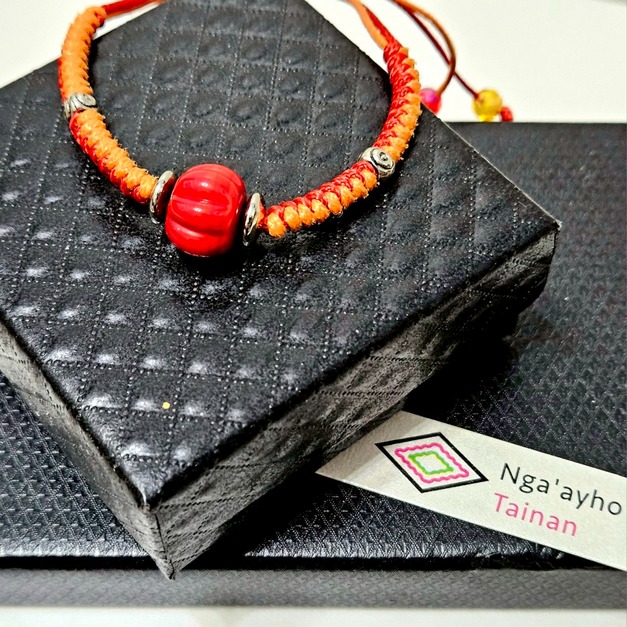 琉璃珠手鍊金剛結系列-Glass Beads Bracelet 紅色月牙之珠 