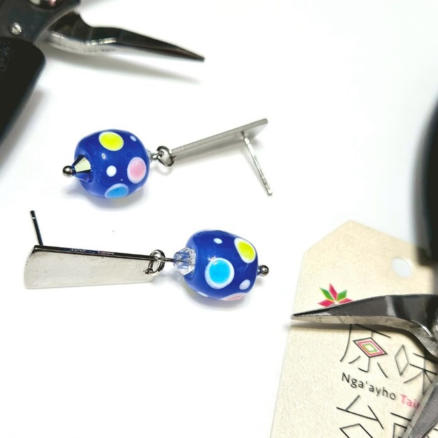 琉璃珠系列耳環-Glass Beads   Earrings 淺藍色天牛之珠