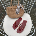 小鉚釘時髦純色夾腳拖鞋4色_9