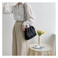 超美韓系ins質感壓摺水桶包 3color_4