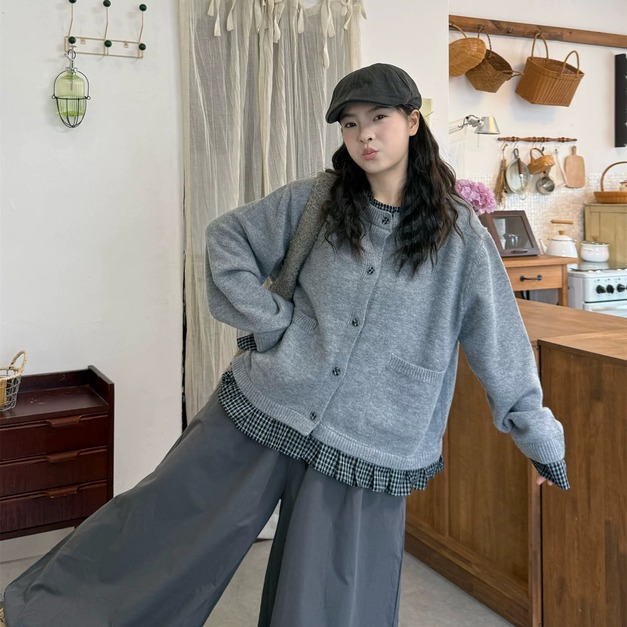 C472-Freeters灰色假兩件格紋裙襬排釦毛衣+深灰鬆緊綁帶氣球寬褲 毛衣+褲子｜一套打包優惠價