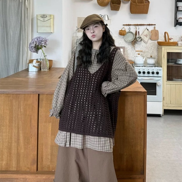 C476-Freeters咖啡格紋縮口袖裙襬襯衫+鬆餅格吊帶簍空疊穿背心+奶茶色皺褶滾邊寬褲 襯衫+背心+褲子｜一套打包優惠價